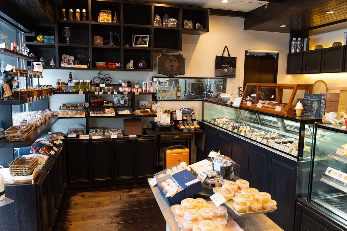 鹿児島菓子舗 山下_菓子店店内1