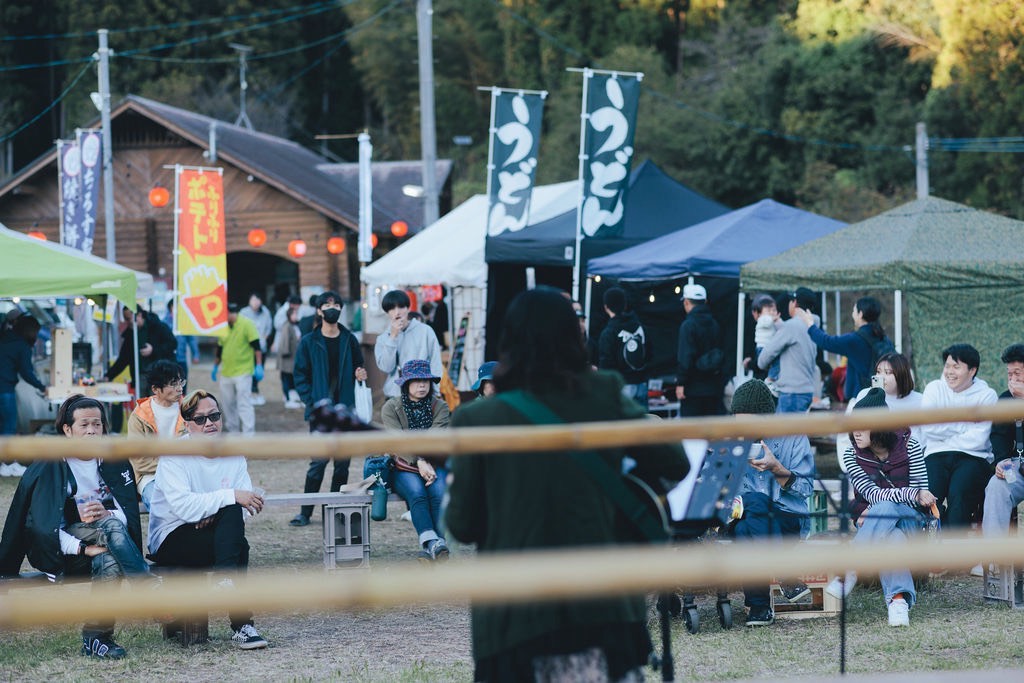 レイクサイドで心地良い音楽を