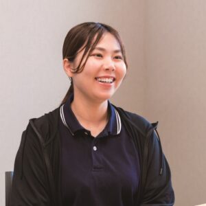 手をつなぐ　職員